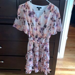 Short sleeve dress with floral pattern worn once
